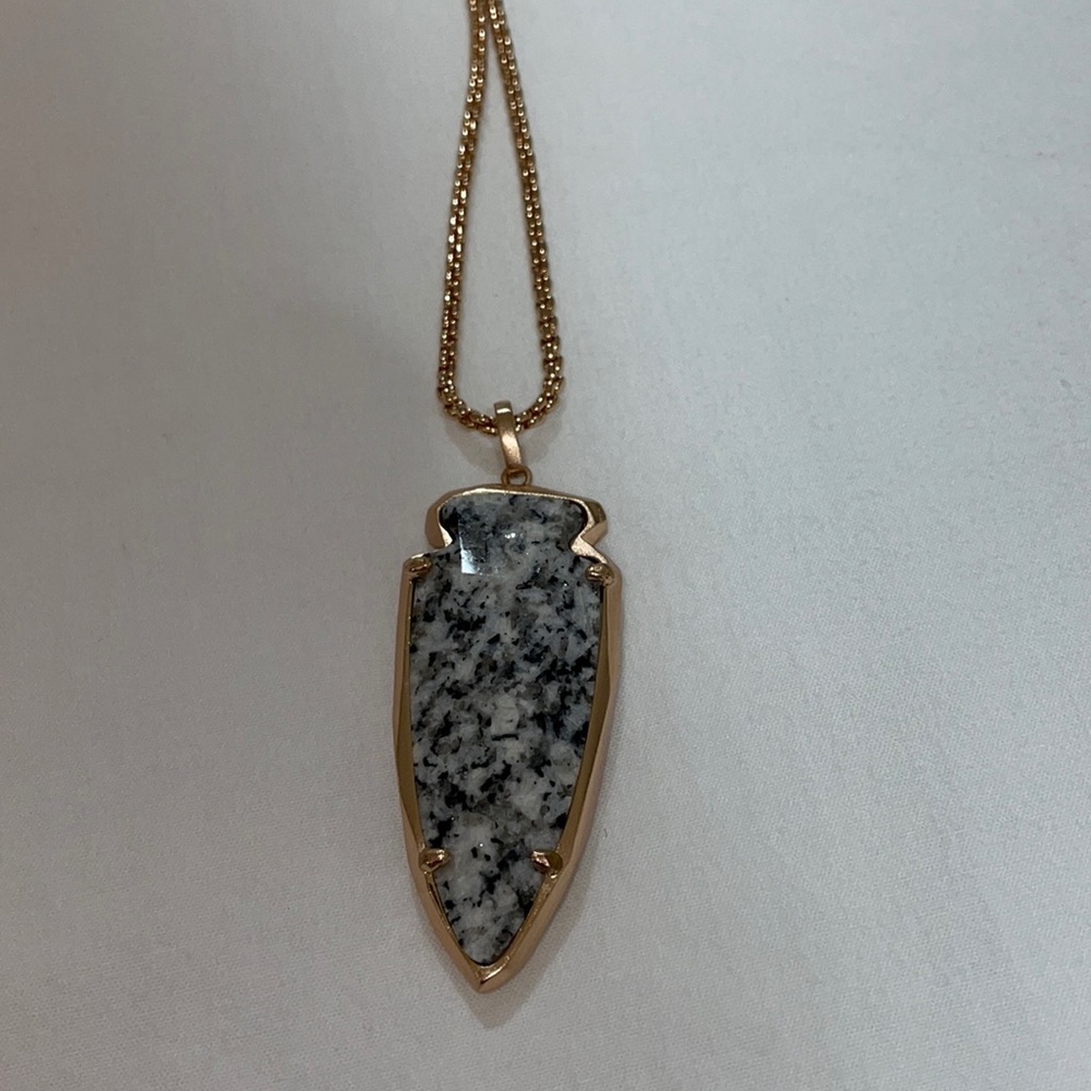 Kendra Scott necklace